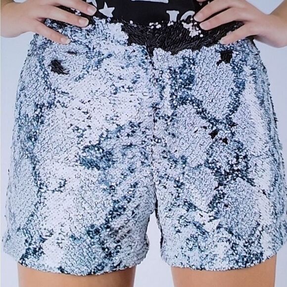 BRAND NEW CALVIN KLEIN SHORT TEAL PYTHON - Picture 1 of 16
